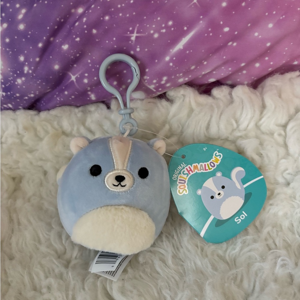 NWT Sol the blue skunk Squishmallow Clip